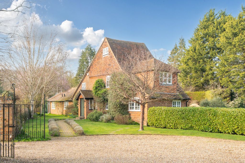 Property photo 1 of 33