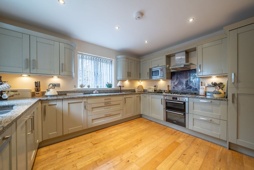 Property photo 3 of 40