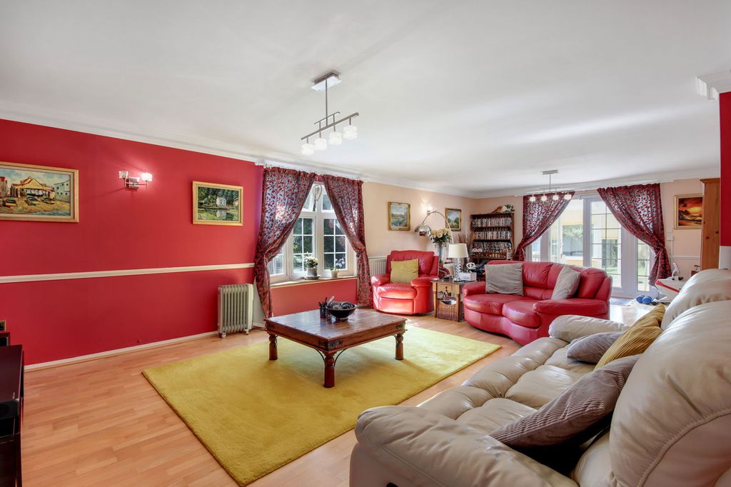 Property photo 2 of 43