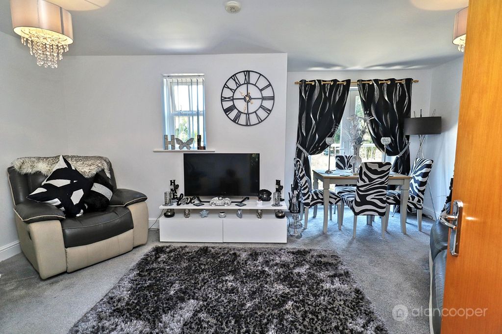 Property photo 3 of 19 5230013