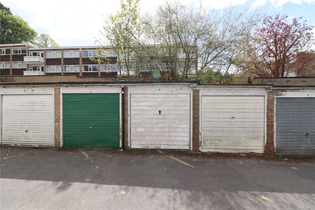 Property photo 1 of 2 Single Garage