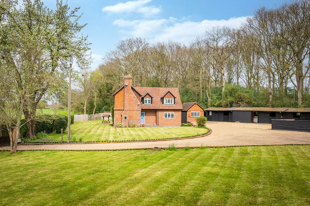 Property photo 2 of 25 House. Partnership