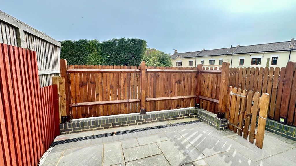 Property photo 3 of 25