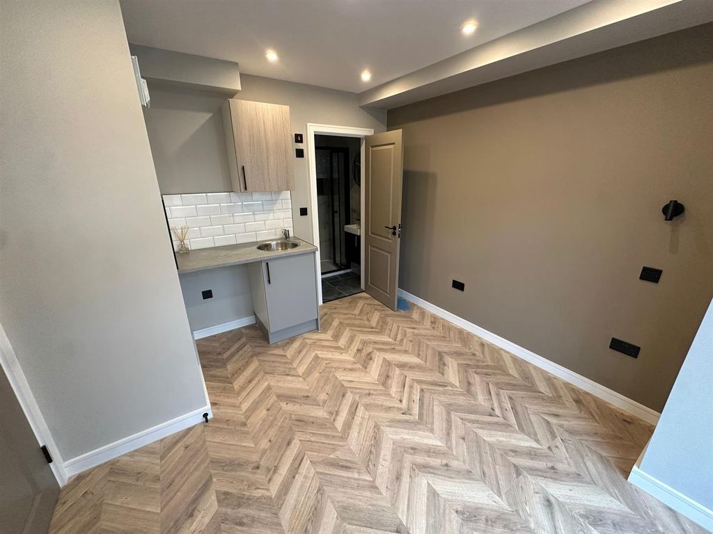 Property photo 1 of 3 Studio 1 11 Valentine Rd Harrow l.Jpg