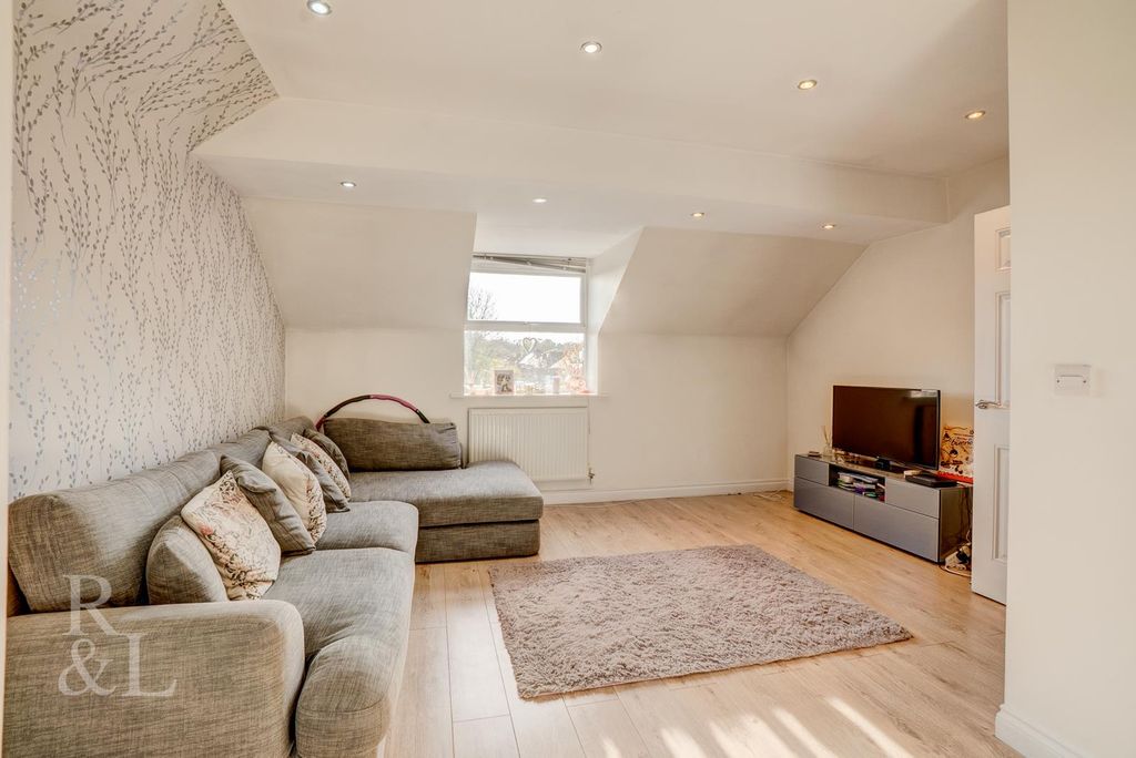 Property photo 3 of 13 Batched  (13).Jpg