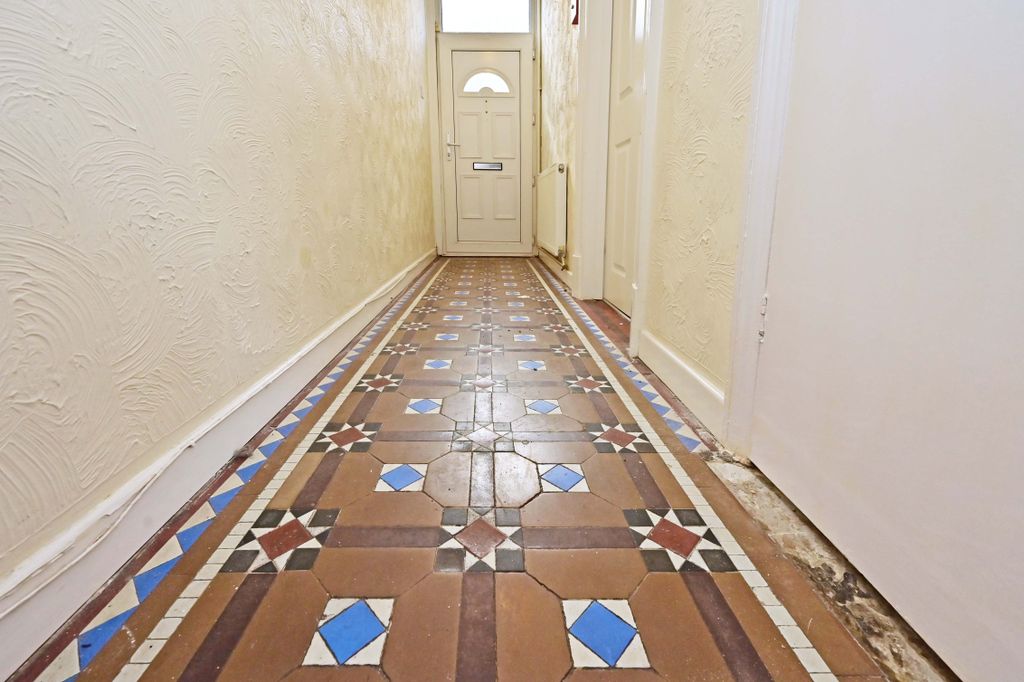 Property photo 2 of 22 Entrance Hall