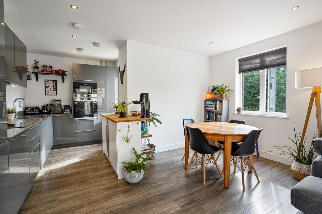 Property photo 3 of 25