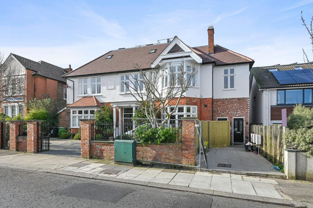 Property photo 3 of 13