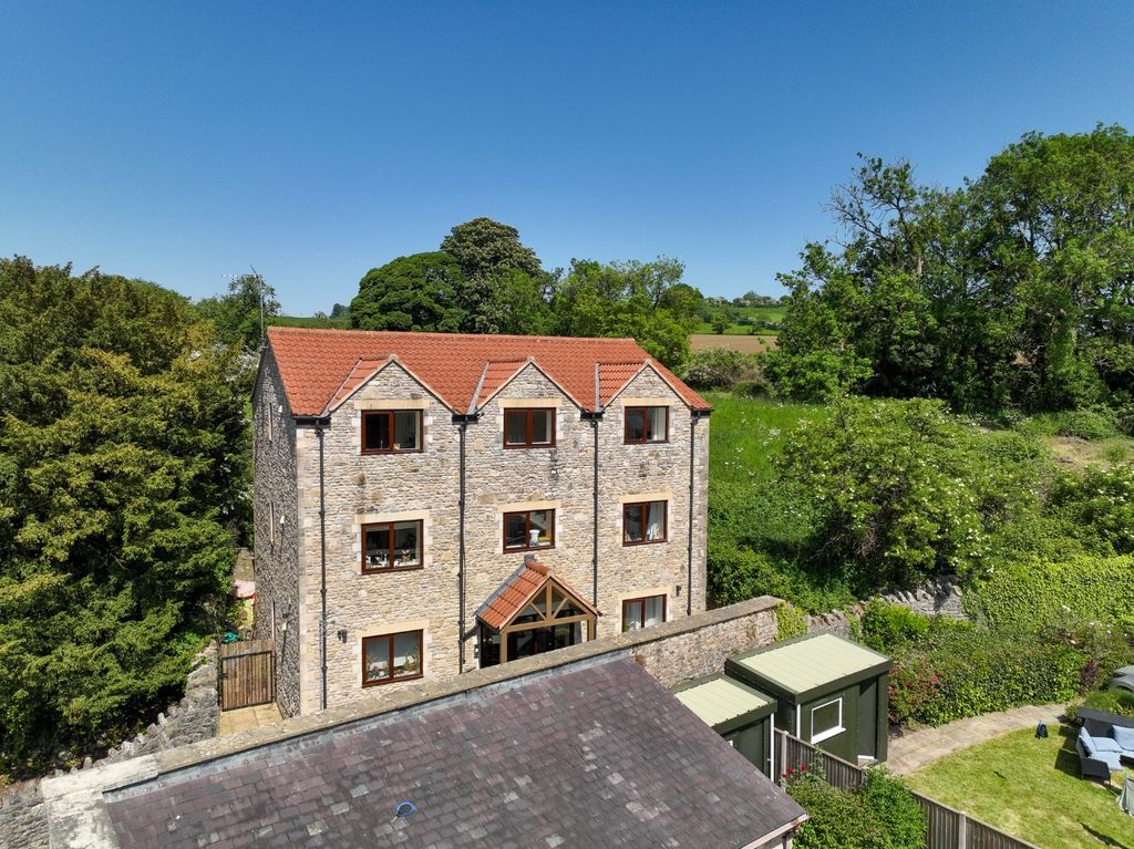 Property photo 3 of 13 2327687