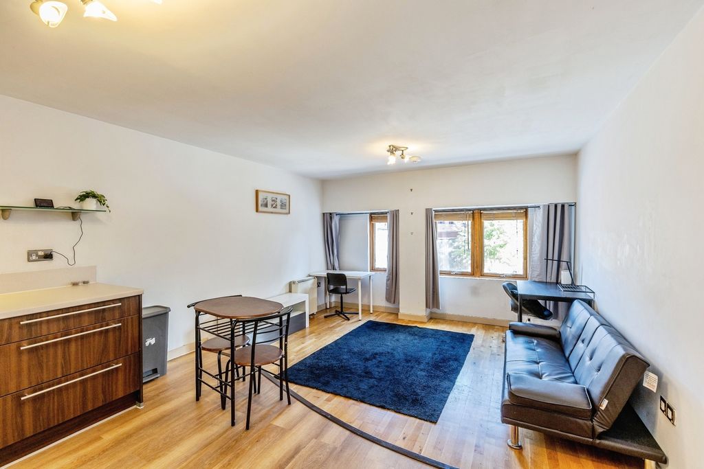 Property photo 2 of 11 Pbox-Img.Jpg