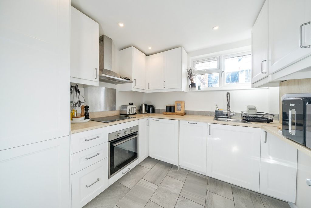 Property photo 2 of 8 Picture No. 13