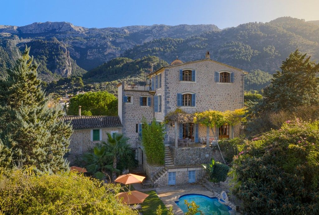 Property photo 2 of 20 Aerial (2)