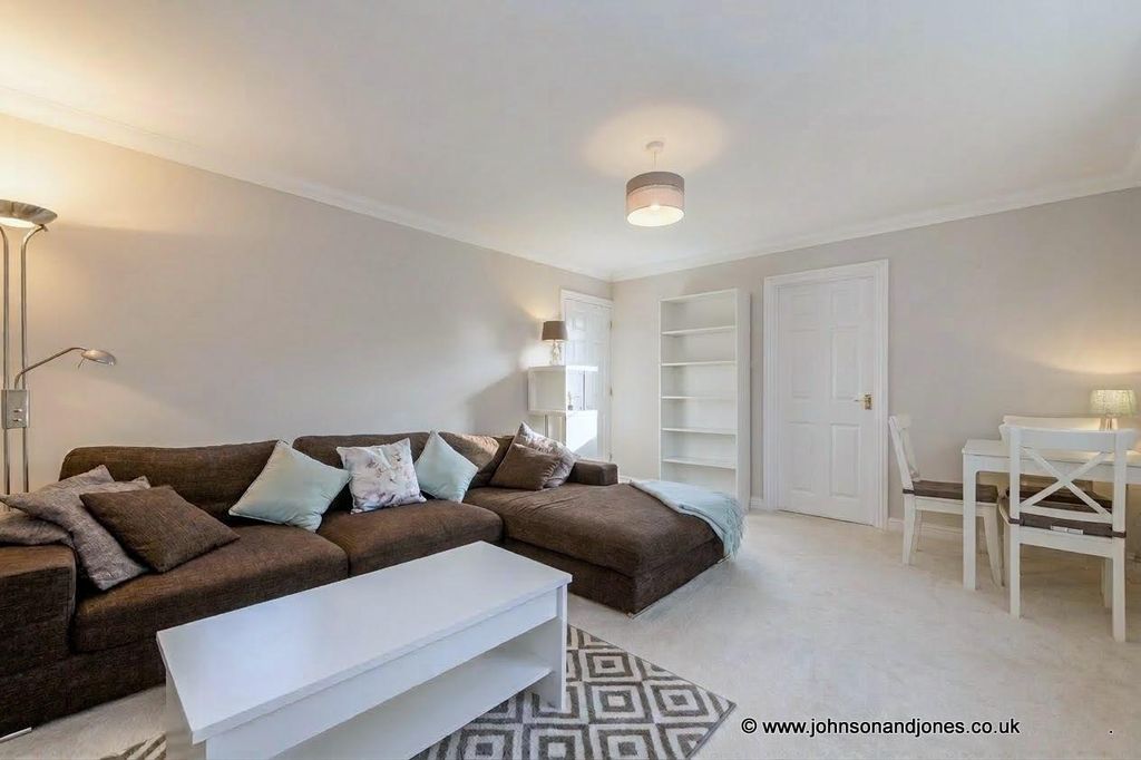 Property photo 3 of 8 3 Lounge.Jpg