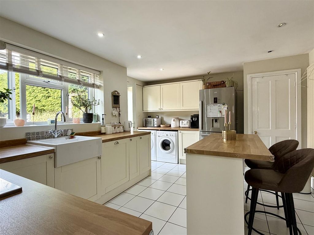 Property photo 2 of 25