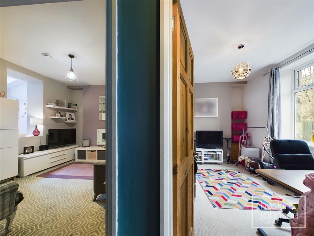 Property photo 2 of 22 Entrance Hall