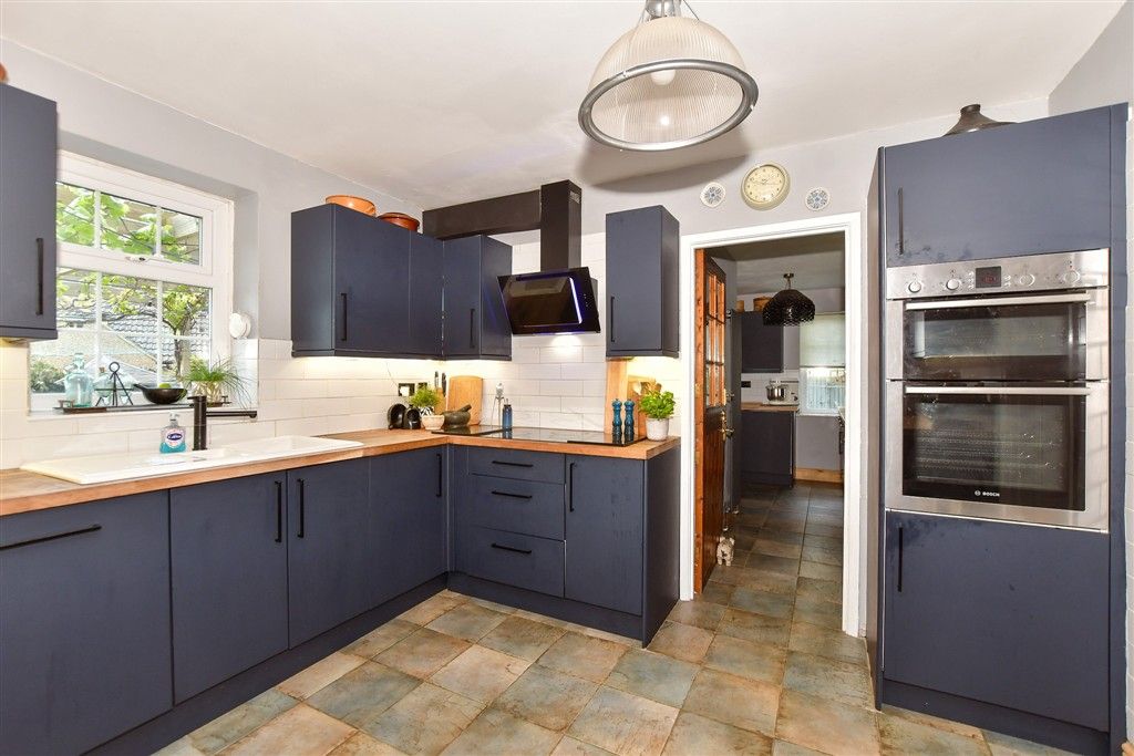 Property photo 3 of 21 Kitchen