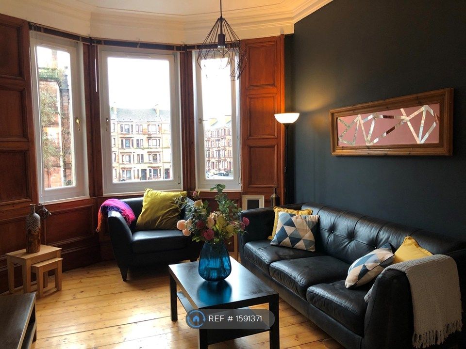 Property photo 3 of 14 Living Room