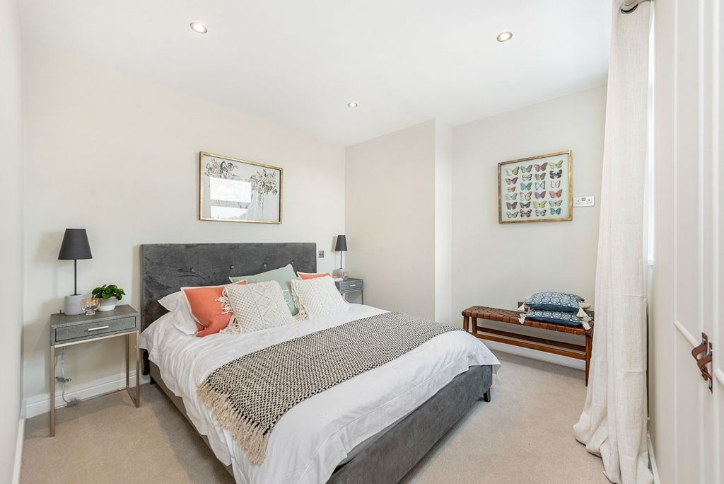 Property photo 2 of 11 3
