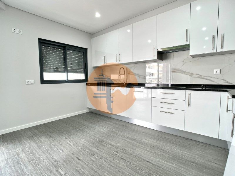 Property photo 1 of 32