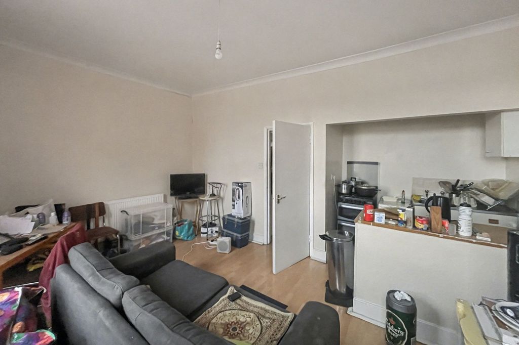 Property photo 3 of 15 Flat 1, 110 Portland Road, South Norwood London, Se25 4Pj