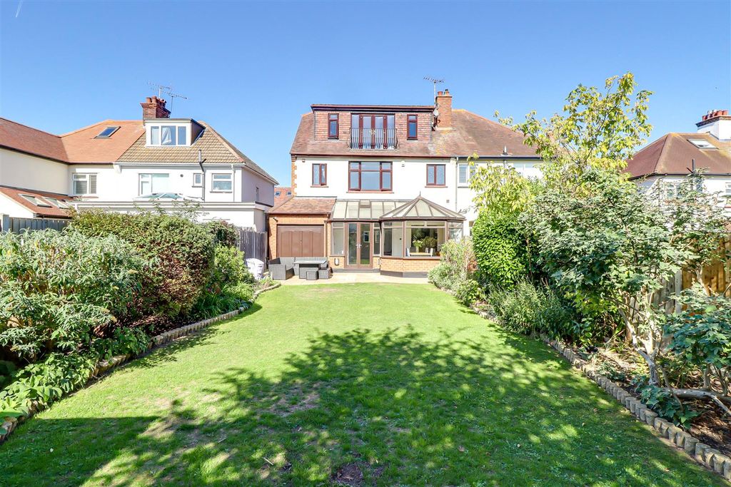 Property photo 2 of 37