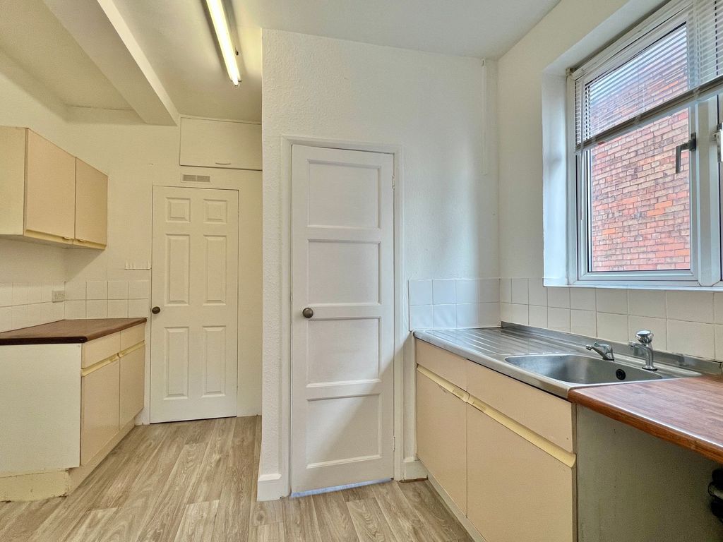 Property photo 3 of 12 42 Belvedere Road Kitchen