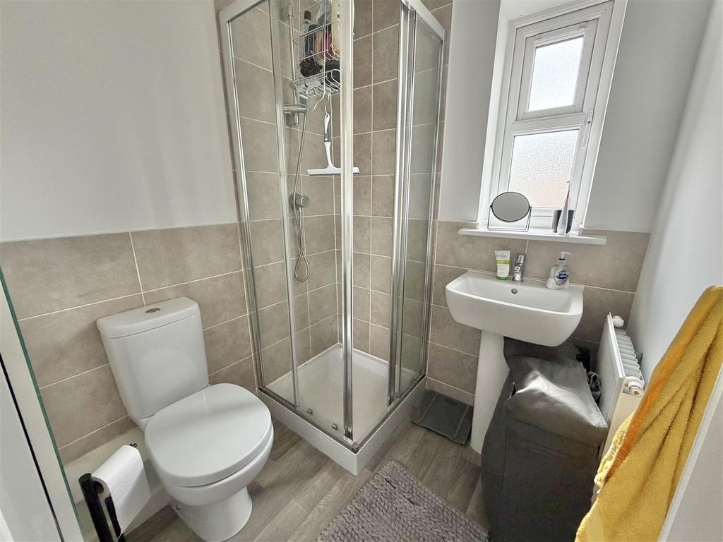 Property photo 2 of 20 En-Suite
