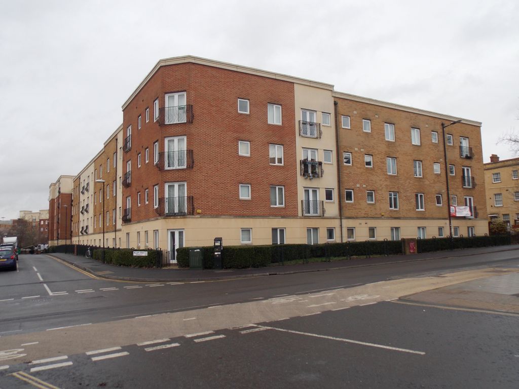 Property photo 1 of 9 Bristol Doundney Court 74 Front (1)