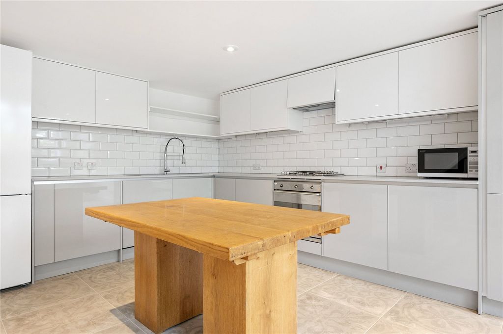 Property photo 2 of 16 Kitchen