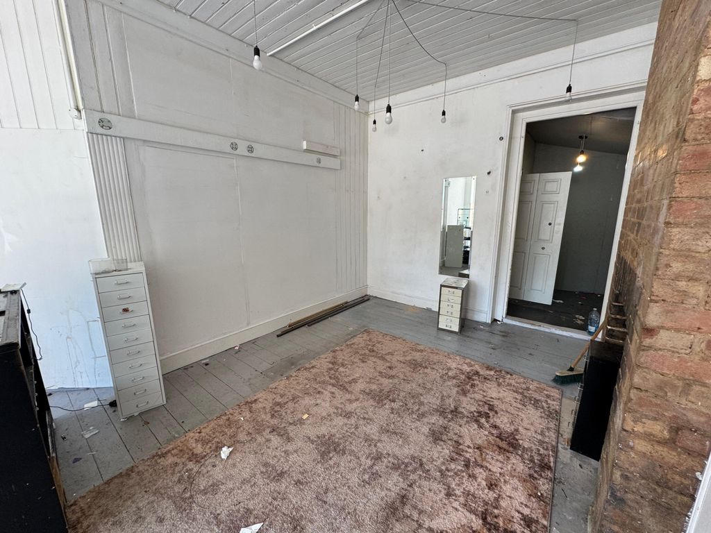 Property photo 3 of 7 Photo 1