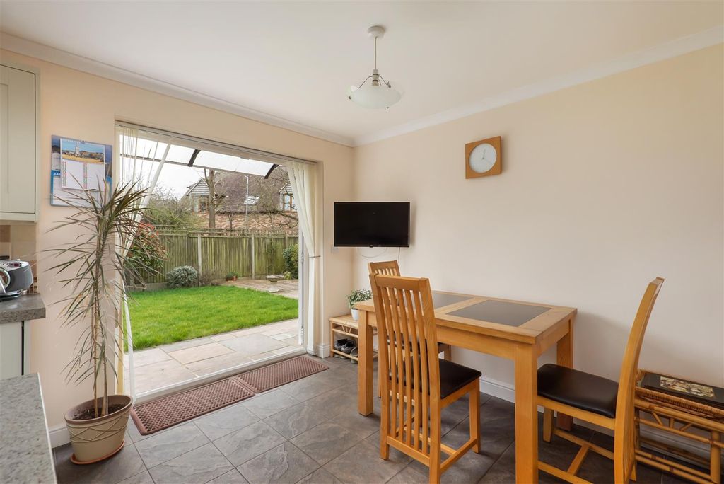 Property photo 3 of 14 Rayham Road, Whitstable