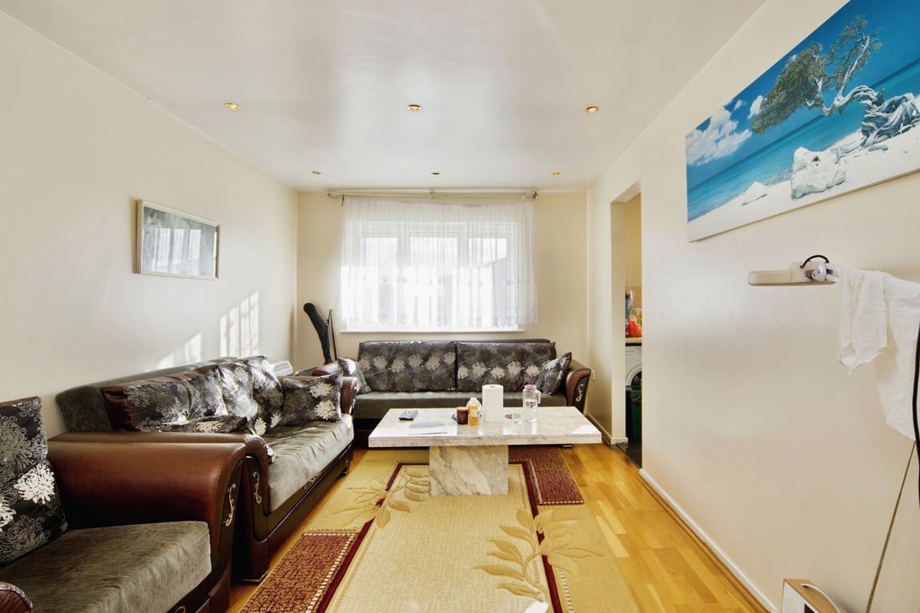 Property photo 3 of 10 Pbox-Img.Jpg