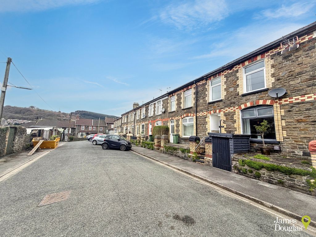 Property photo 2 of 20 Front2