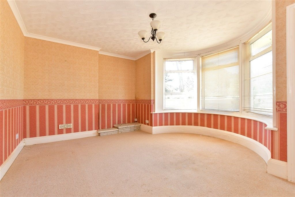 Property photo 3 of 13 Lounge