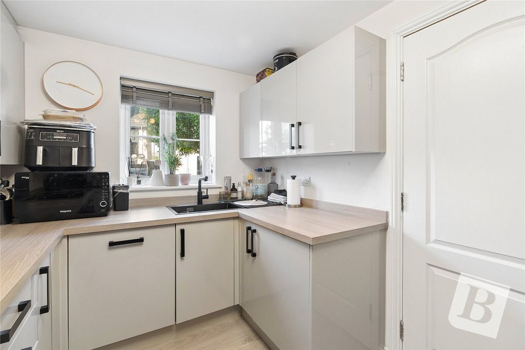 Property photo 2 of 17 Kitchen