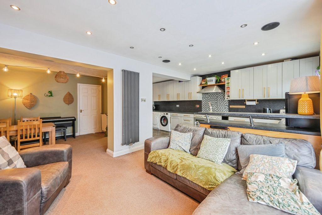 Property photo 2 of 17 Photo