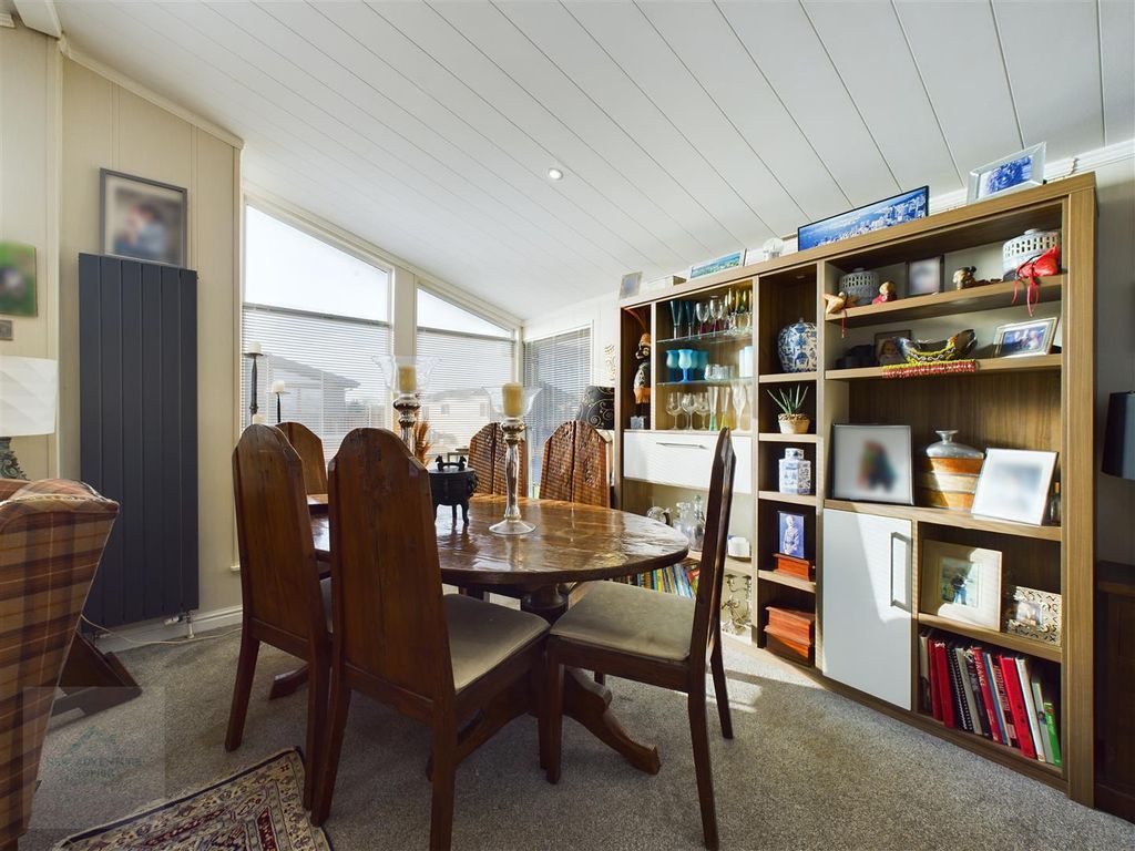 Property photo 3 of 21 Dining Area