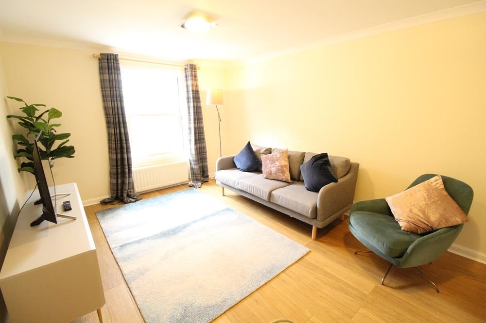 Property photo 1 of 11 Lounge