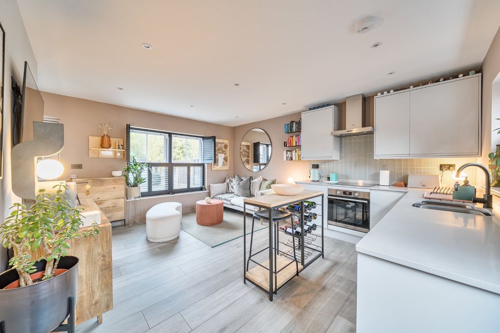 Property photo 3 of 22 Living/Kitchen