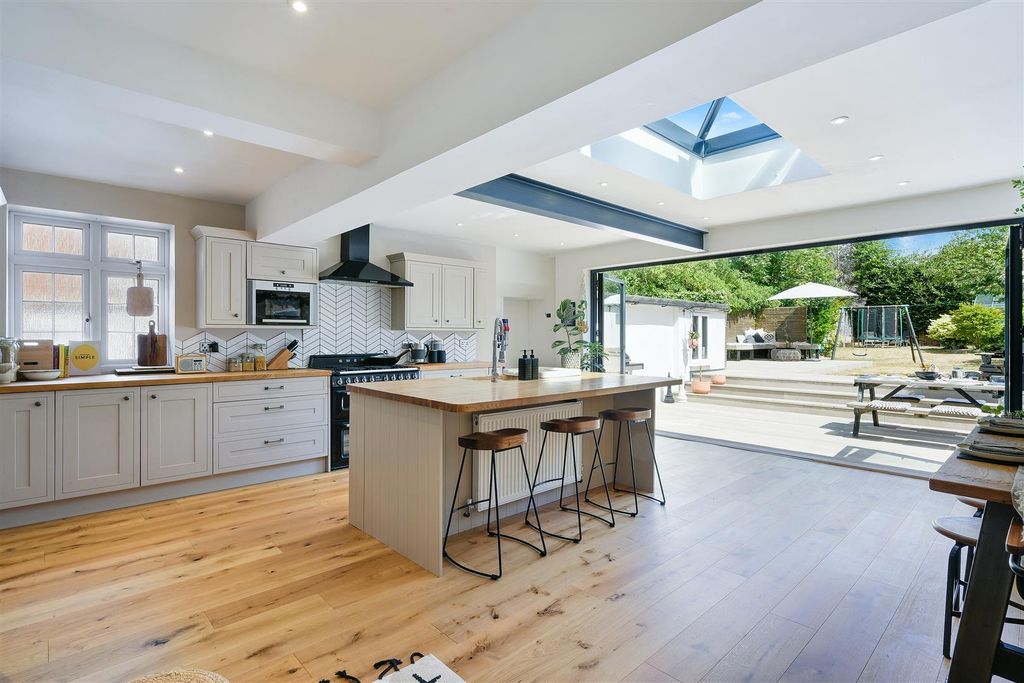 Property photo 2 of 20 Roundwood View, 9- (11).Jpg