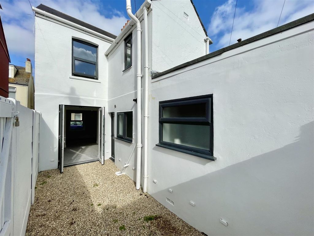 Property photo 2 of 17 Img_1502.Jpeg