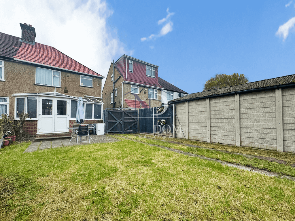 Property photo 1 of 15 Three Bedroom Semi-Detached House In Hounslow