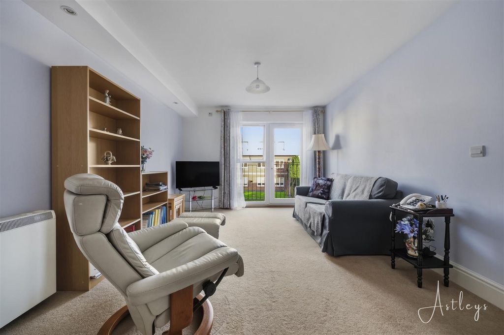 Property photo 2 of 25 Lounge