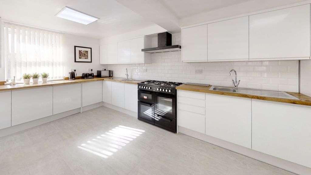 Property photo 1 of 5 Photo