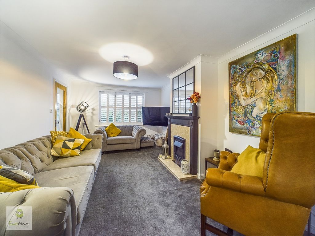 Property photo 3 of 24 Lounge