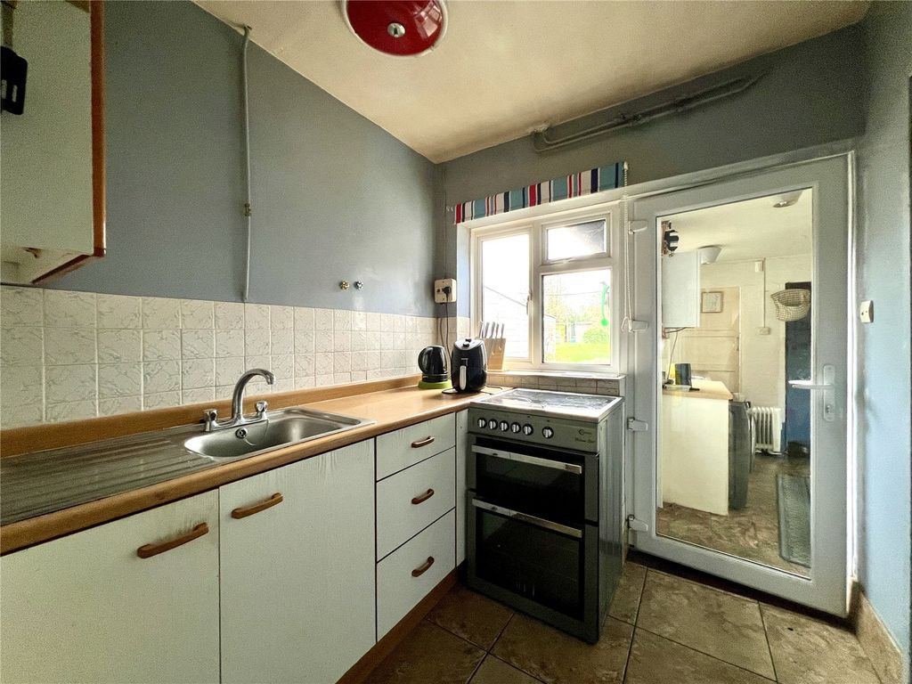 Property photo 3 of 18 Kitchen