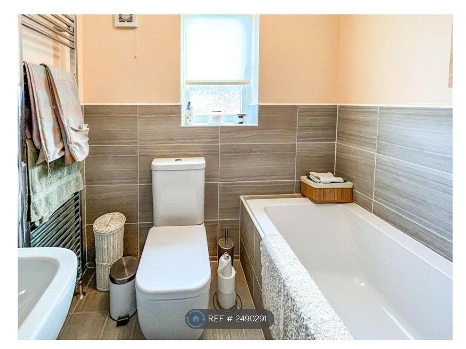 Property photo 3 of 7 Main Bathroom