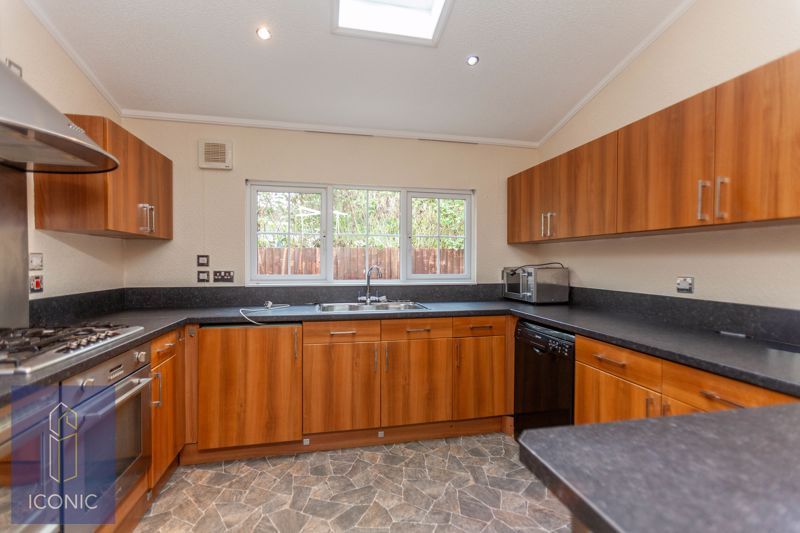 Property photo 3 of 10 Photo 6