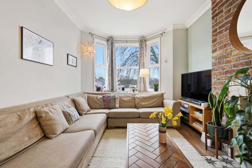 Property photo 3 of 28