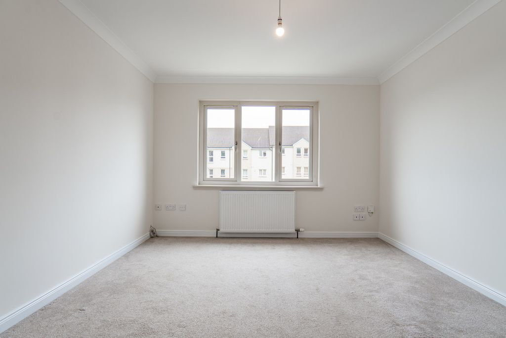 Property photo 3 of 32